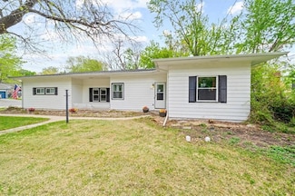 4401 N Holmes St, Kansas City, MO 64116