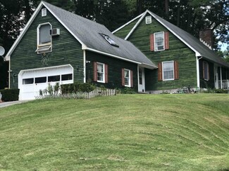 8 Edgewood Dr, Queensbury, NY 12804