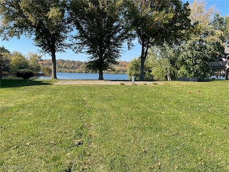 5 Anns Dr, Vienna, WV 26105