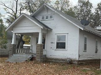 607 W 3rd St, Coffeyville, KS 67337