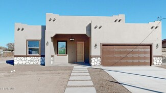 325 Apodaca Rd, Socorro, TX 79927