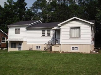 6414 Wood Dr, Oakwood Hills, IL 60013