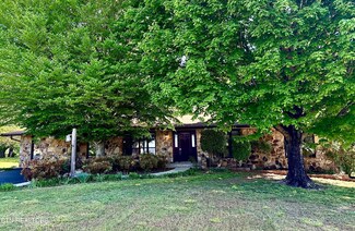 700 Foster Dr, Lenoir City, TN 37772