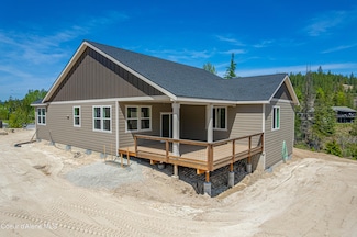 204 Silver Saddle Ct, Pinehurst, ID 83850