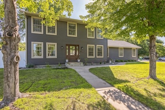 205 Evergreen Dr E, Cannon Falls, MN 55009