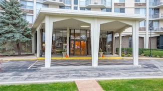 40 N Tower Rd Unit 4M, Oak Brook, IL 60523