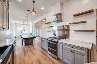 824 Elmwood Dr, San Antonio, TX 78212
