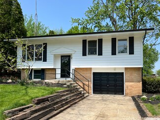 324 E Reader St, Elburn, IL 60119