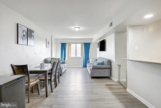 5340 Holmes Run Pkwy Unit 1118, Alexandria, VA 22304