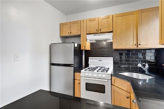 129 Beach 118th St Unit 2L, Rockaway Park, NY 11694
