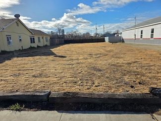 39 W Pacheco Pass, Los Banos, CA 93635