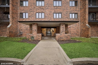 9377 Landings Ln Unit 502, Des Plaines, IL 60016