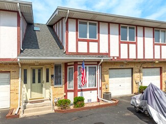 8546 W 95th St, Hickory Hills, IL 60457