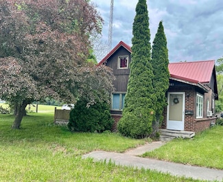 103 S Main St, Burnettsville, IN 47926