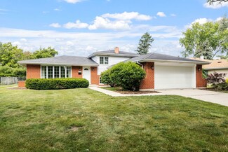 8S184 Hudson St, Darien, IL 60561