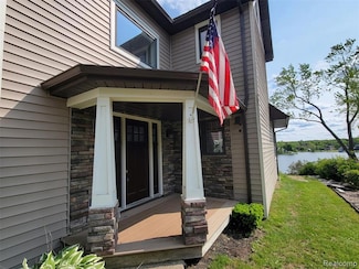 9635 Norman Rd, Clarkston, MI 48348