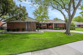 439 Barclay Rd, Grosse Pointe Farms, MI 48236