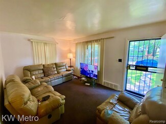 15901 Beaverland St, Detroit, MI 48223
