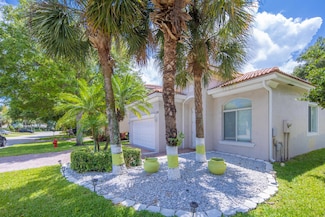 139 Two Pine Dr, Green Acres, FL 33413