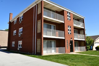 9517 S Kolin Ave, Oak Lawn, IL 60453