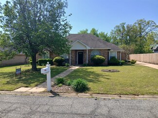 3910 Castlegate Dr, Paris, TX 75462