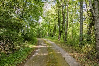 2915 Kane Rd, Aliquippa, PA 15001