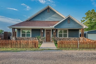 302 N Front St E, Savoy, TX 75479