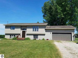 3705 S 7 1/2 Rd, Harrietta, MI 49638