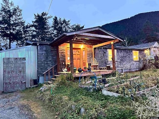 207 Brady St, Sitka, AK 99835