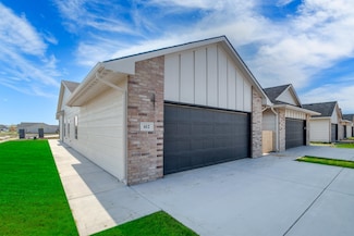432 W Long Path Ct, Goddard, KS 67052