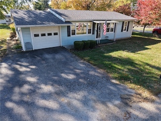 716 W Robinson St, Bethany, IL 61914