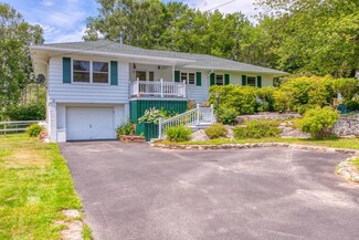 219 Atlantic Ave, Boothbay Harbor, ME 04538