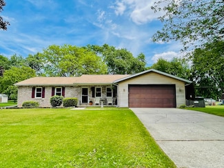 10660 Dennis Dr, Plymouth, IN 46563