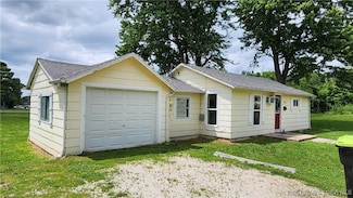 403 N Fisher St, Versailles, MO 65084