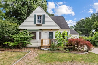 18930 Deering St, Livonia, MI 48152