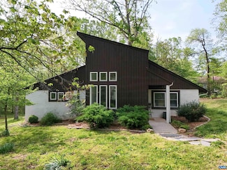 3875 Presidents Rd, Scottsville, VA 24590