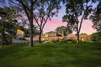 11 Beachside Common, Westport, CT 06880