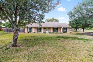 302 W Jefferson St, Palmer, TX 75152