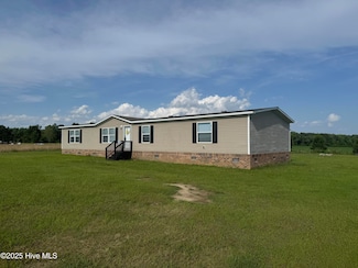 345 Emily Dr, Chadbourn, NC 28431