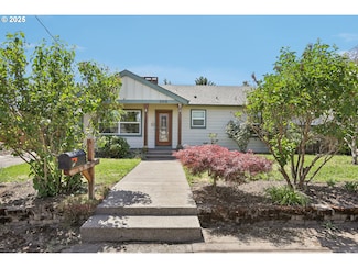 306 9th St, Dayton, OR 97114
