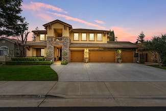 411 Regal Dr, Hollister, CA 95023