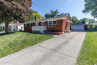 2617 S Deerfield Ave, Lansing, MI 48911