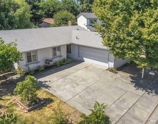 715 Berkshire Ct, Dixon, CA 95620