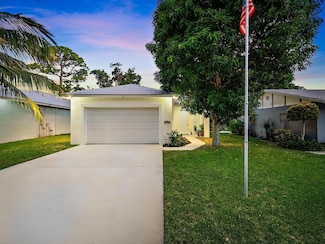 6762 2nd St, Jupiter, FL 33458