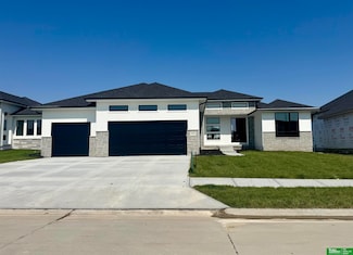 5425 N 212th St, Elkhorn, NE 68022