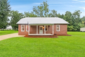 807 Main St, Hurtsboro, AL 36860