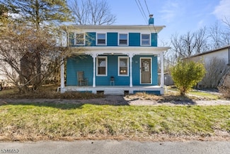 14 Adams St, Belvidere, NJ 07823