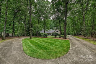 200 Wellington Dr, Matthews, NC 28104