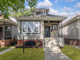 8444 S Essex Ave, Chicago, IL 60617