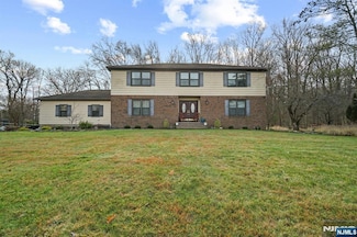 72 Higgins Place, Harrington Park, NJ 07640